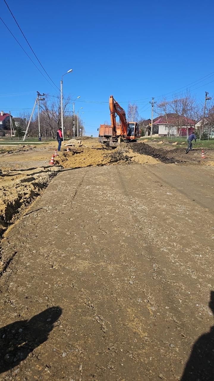 К устройству дороги приступили на бульваре Зеленая роща в Ставрополе |  08.04.2024 | Ставрополь - БезФормата